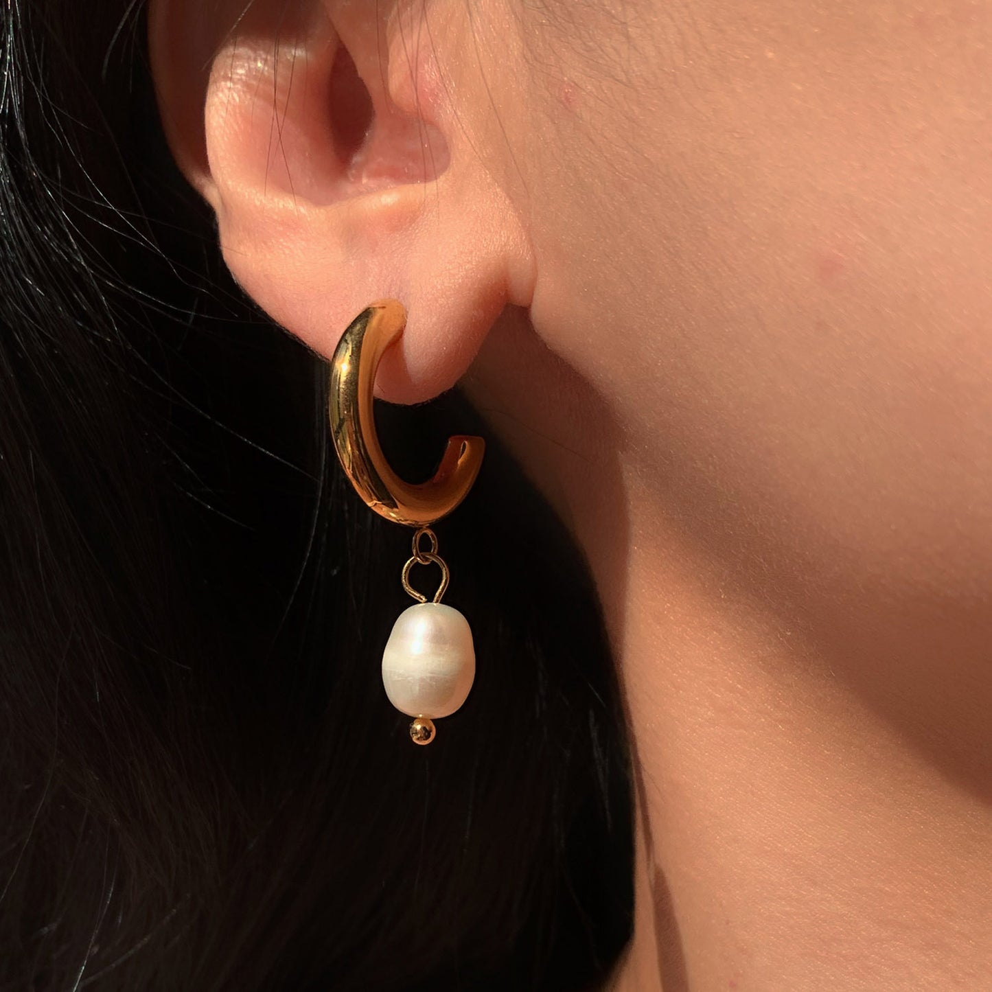 Elegant Pearl 18K Gold-Plated Stainless Steel Earrings